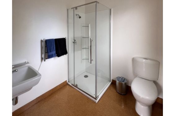 Double Ensuite Room - shower
